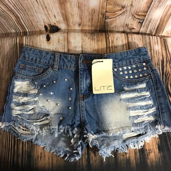 Litz Denim - Litz distressed jeweled jean shorts LG HP 8.7 